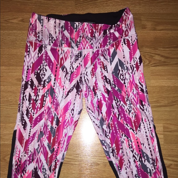 Victoria's Secret Pants - Victoria Secret VSX sport cropped yoga pants